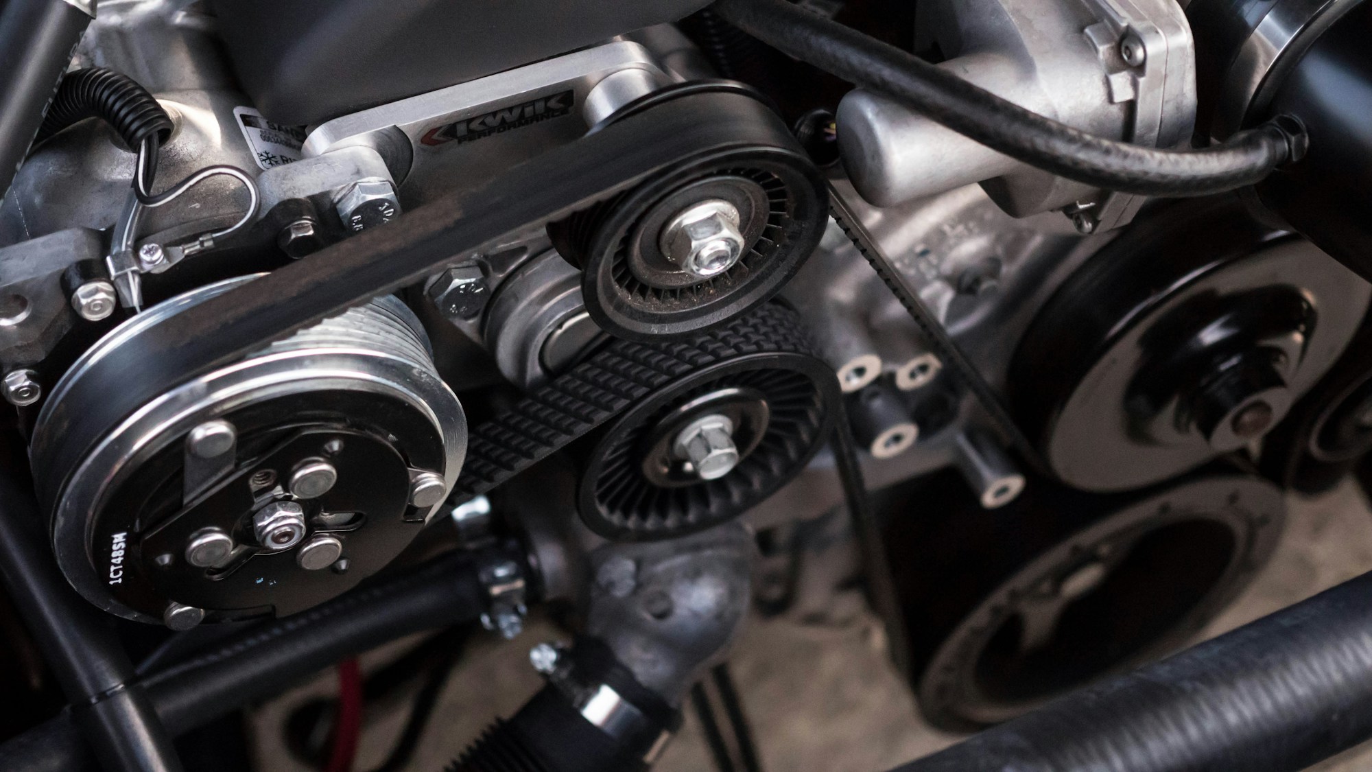 Otomobil motor aksamı detayı